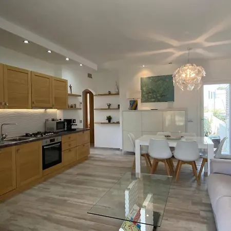 R House Ii *