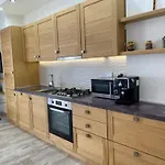 R House Ii *