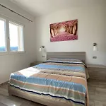 R House Ii