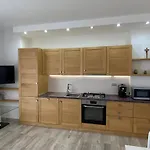 R House Ii